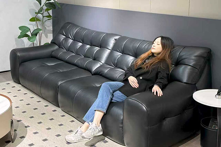 品源皮革联合意川家具开发一款沙发真皮[品源YC系列]受到年轻人的追捧